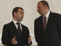 Дмитрий Медведев и президент Азербайджана Ильхам Алиев подписали по итогам переговоров в Баку договор о государственной границе